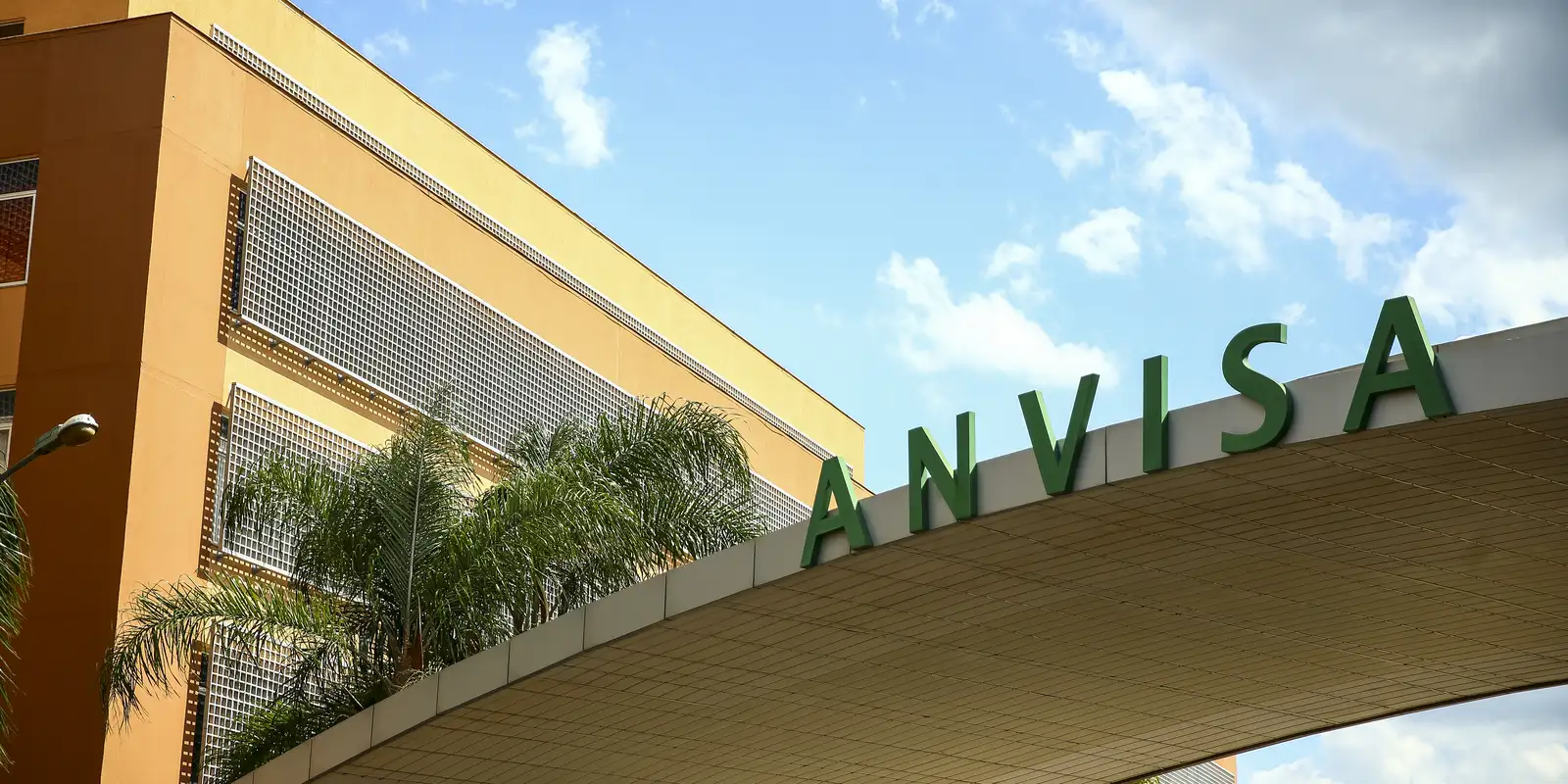 Anvisa proíbe lotes irregulares de medicamento para esclerose múltipla