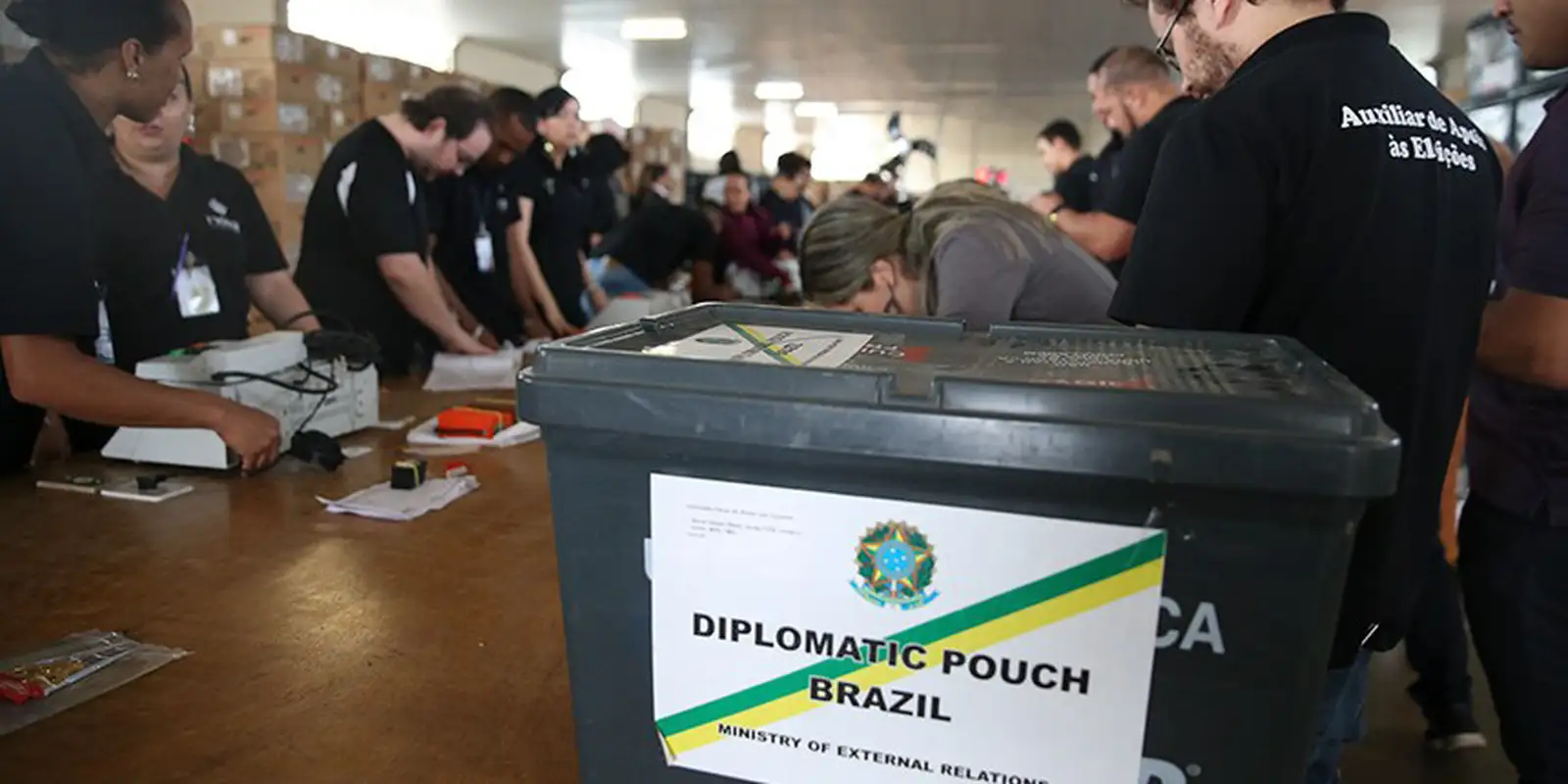 Quase 1 milhão de brasileiros no exterior poderão votar nas eleições