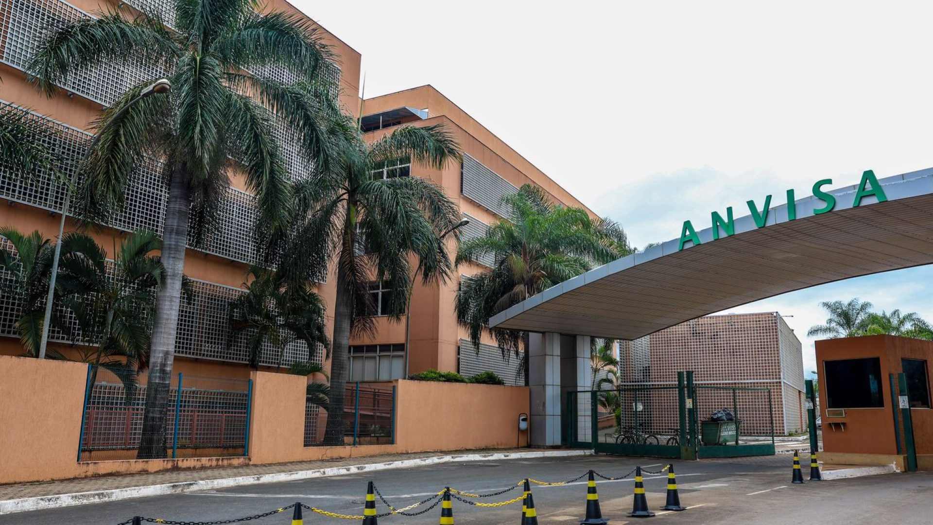 Anvisa suspende venda de produtos médicos irregulares