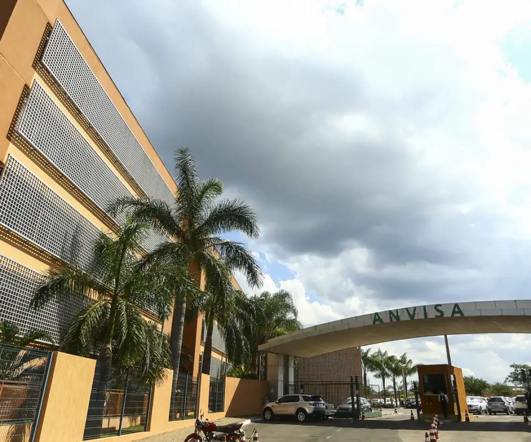 Anvisa proíbe venda de cosméticos e manda recolher gel falsificado