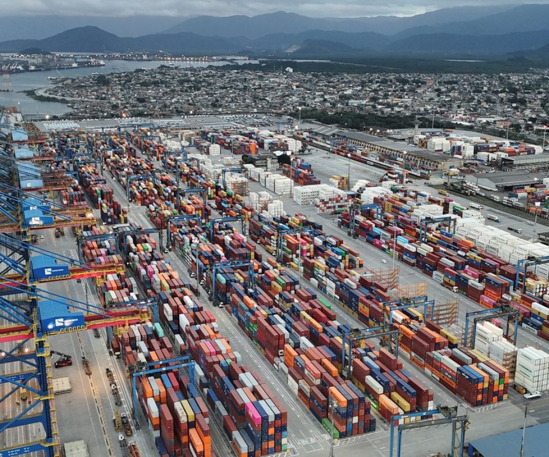 Exportações batem recorde e déficit das contas externas cai em junho