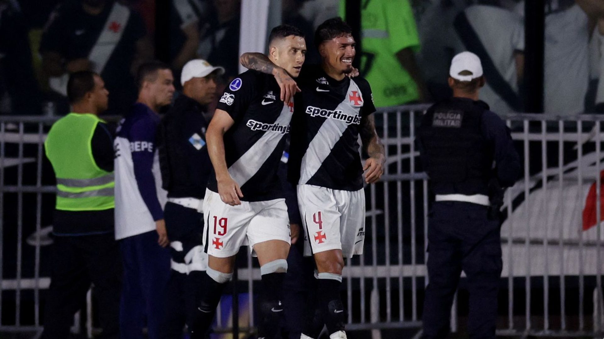 Vasco mantém possibilidade de final brasileira na Copa Sul-Americana