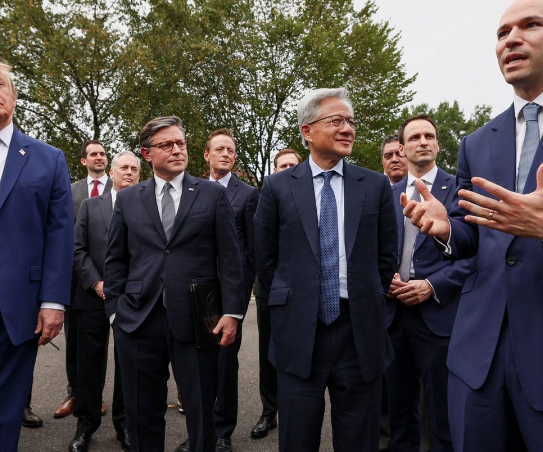Trump anuncia autorregulação da IA por bigtechs em meio a temor social
