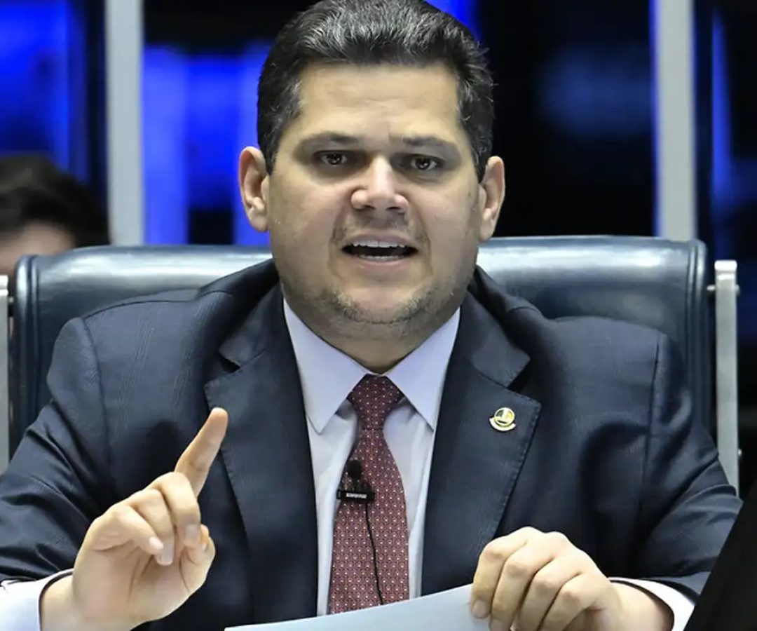 Alcolumbre anuncia sessões para discutir e votar fim da escala 6x1