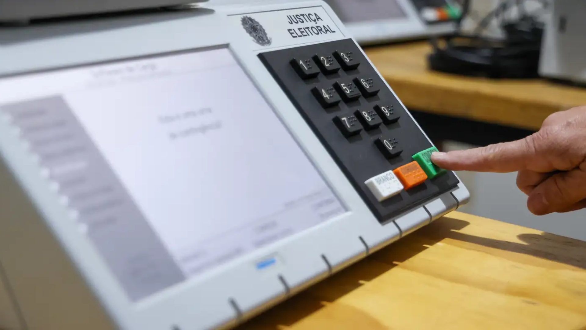 Justiça Eleitoral garante transporte e urnas adaptadas para PCD