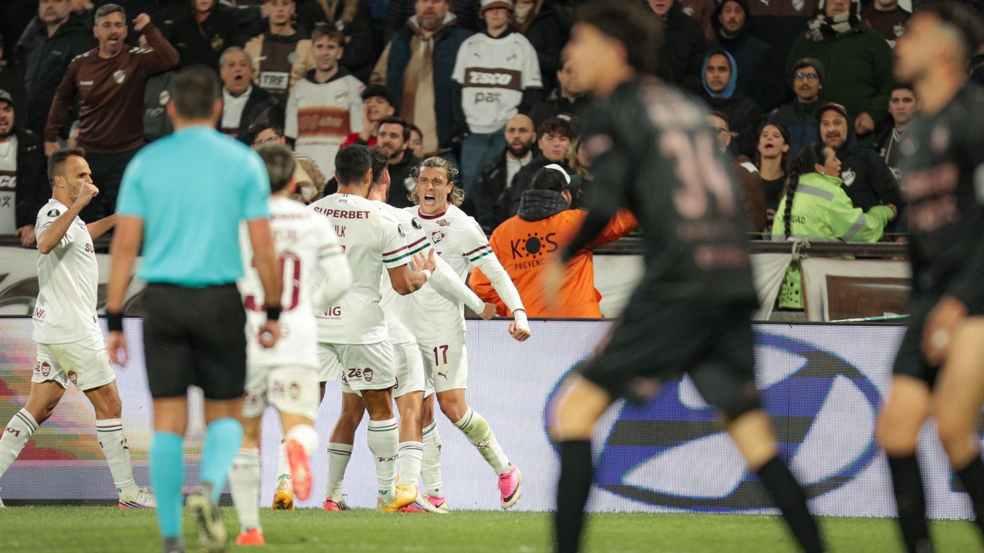 Fluminense leva susto, mas é 1º classificado à semi da Libertadores