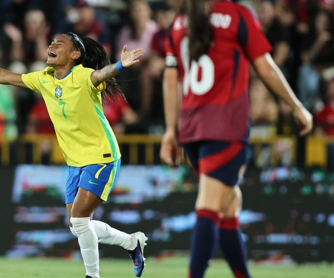 Câmara aprova lei com medidas para promover futebol feminino no país