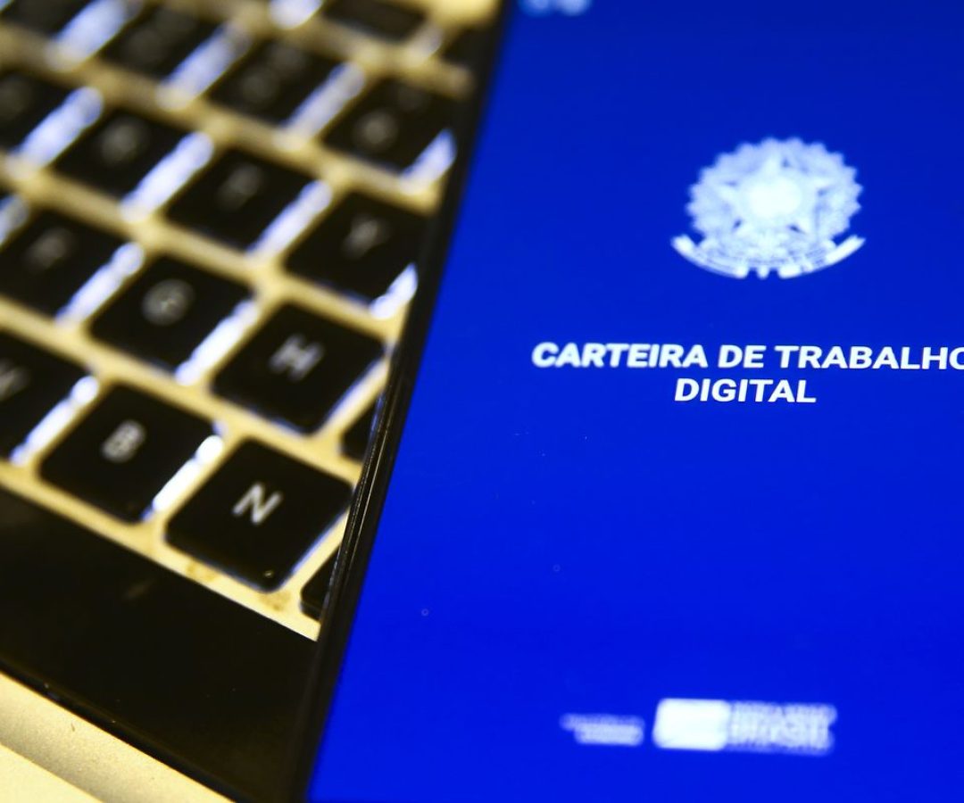Taxa de desemprego cai para 5,3%, a menor para o trimestre até agosto