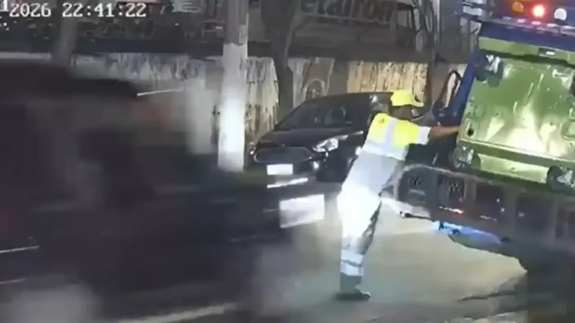 Motorista que matou gari em SP vai responder por homicídio qualificado