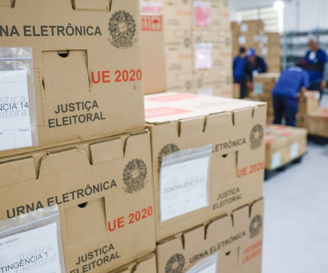 Tribunais distribuem urnas e preparam sessões para eleição