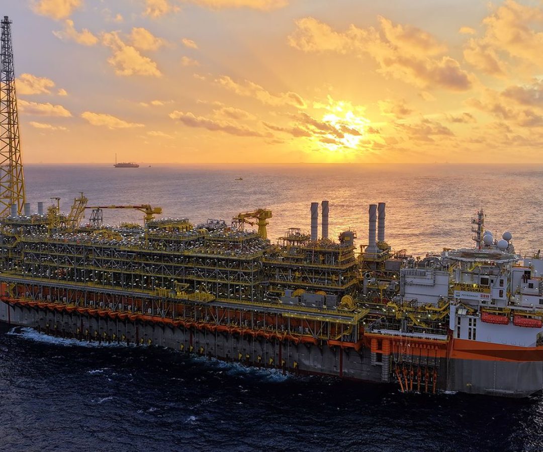 Navio-plataforma da Petrobras atinge produção máxima no pré-sal