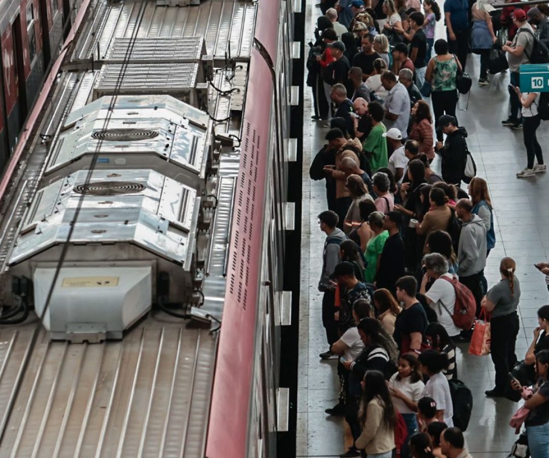 SP: greve na CPTM paralisa parcialmente três linhas de trens