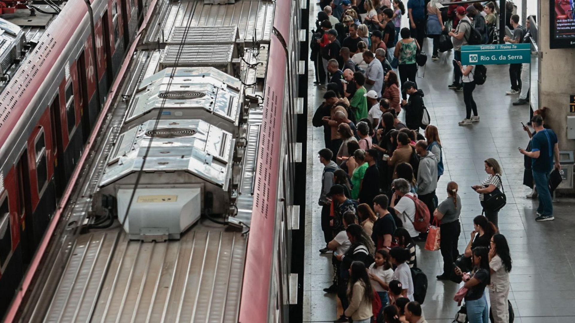 SP: greve na CPTM paralisa parcialmente três linhas de trens