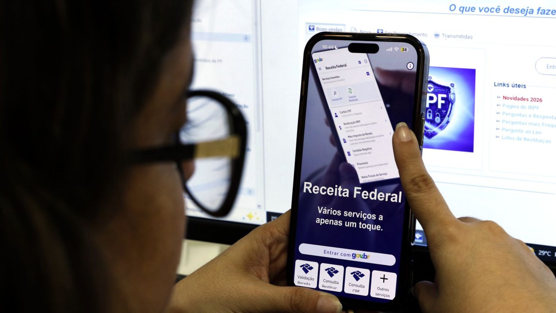 Receita paga nesta sexta-feira terceiro lote de restituição do IR 2026