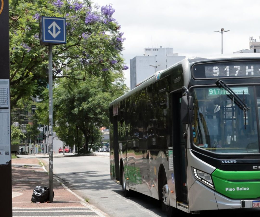 Setor de serviços fica estável em junho e sobe 2% no 1º semestre