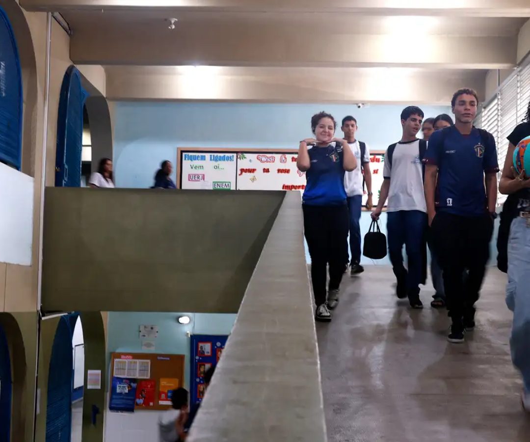 Pé-de-Meia começa a pagar sexta parcela a estudantes nesta segunda