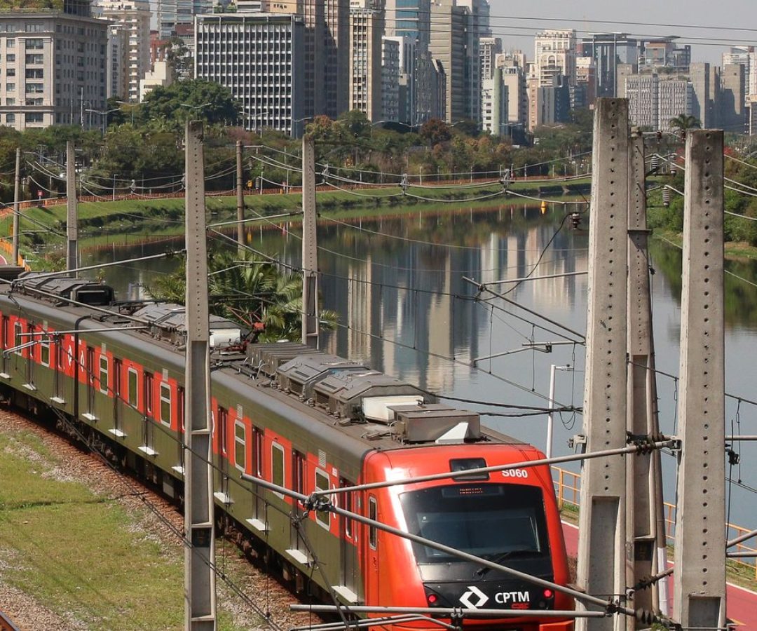 Greve de trens em SP causa congestionamento de mais de 2 mil km 